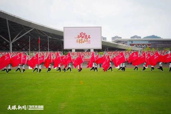 据知名记者罗马诺的消息，巴黎、拜仁今夏曾有意萨利巴，但球员只想留在阿森纳。